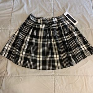 Women's black and white plaid skirt. Size Small